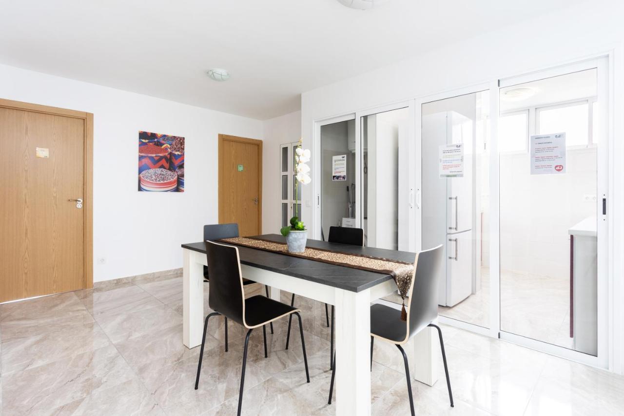 Classbnb - Three Spacious Apartments 150M From The Las Americas Promenade อาโรนา ภายนอก รูปภาพ